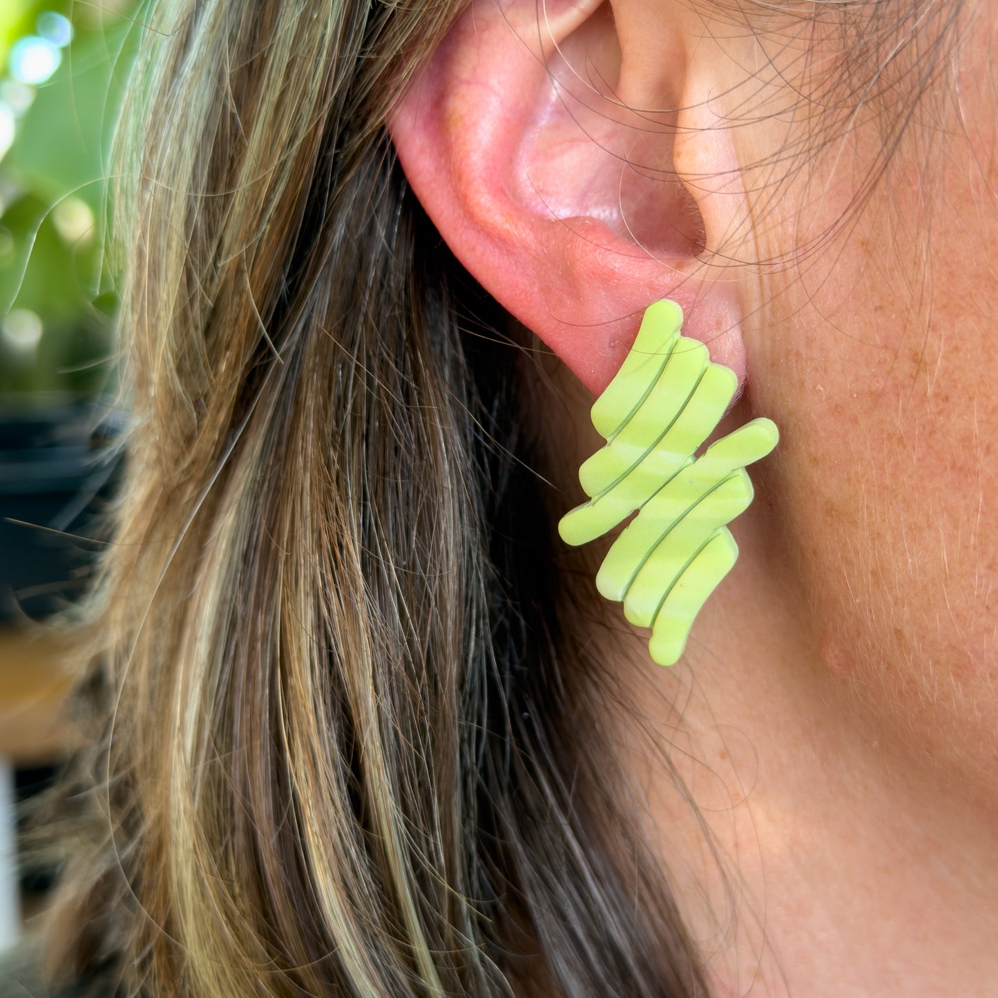 Layered Curve Stud Earring – Lime Gradient