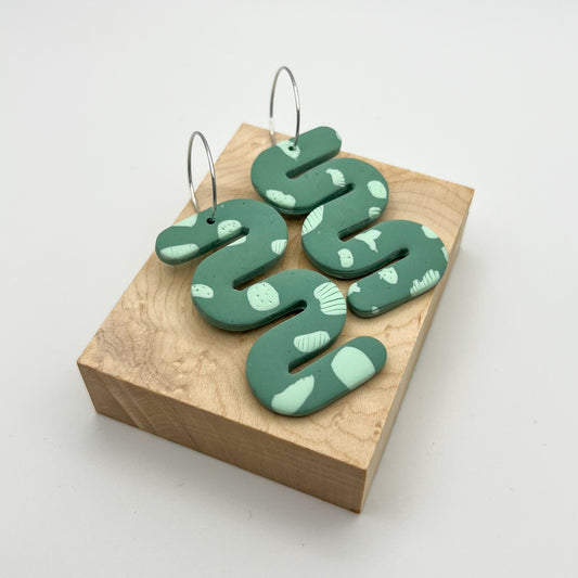Wavy-S Hoop Earrings – Mint Meadow